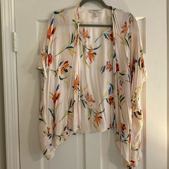 Forever 21 S top with floral pattern. Worn once. Open front - Picture 1 of 3